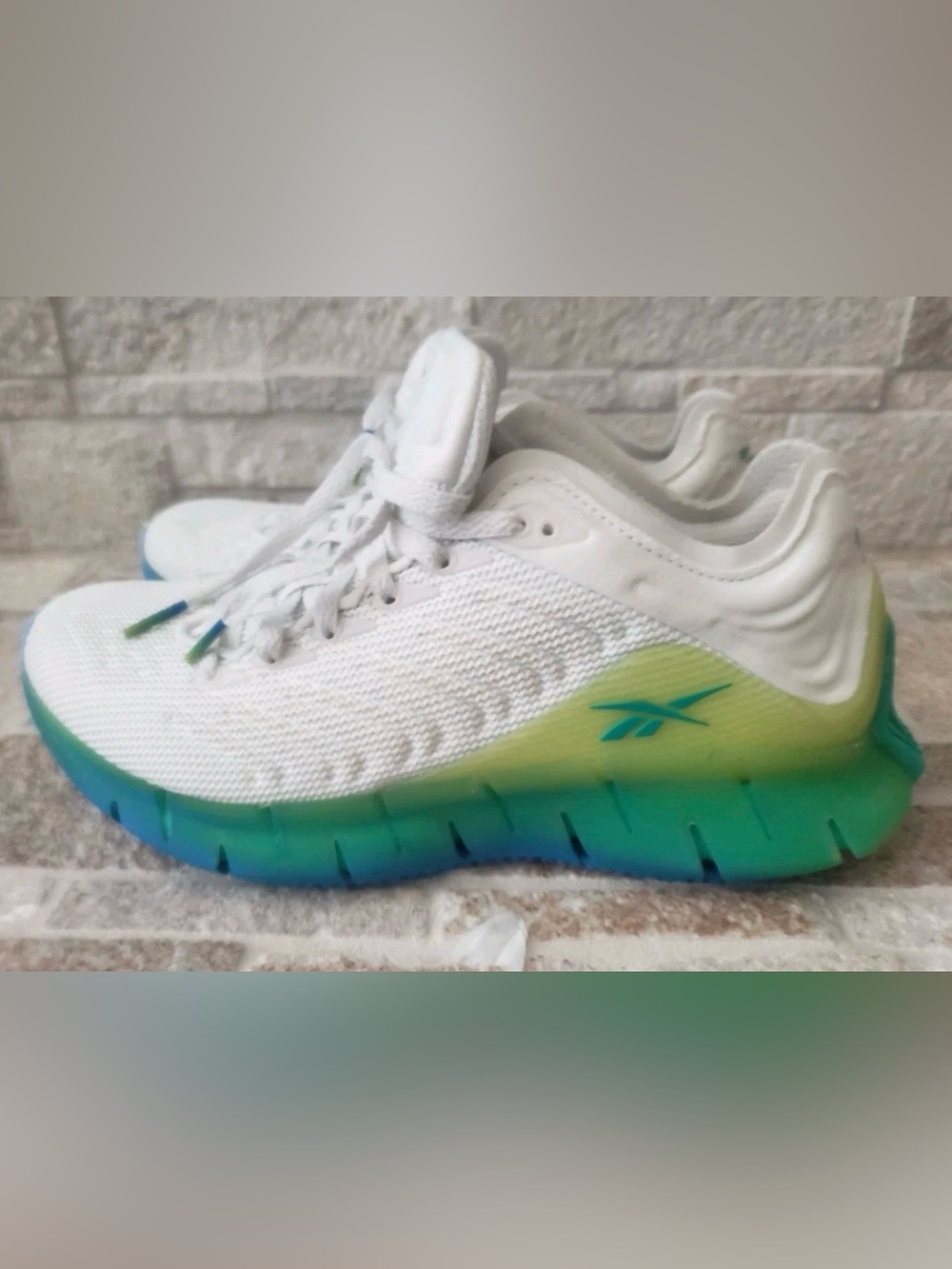 Reebok Zig Kinetica REEcycled sneakers Women’s Size 6